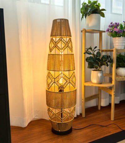 Lampadaire En Rotin Tressé