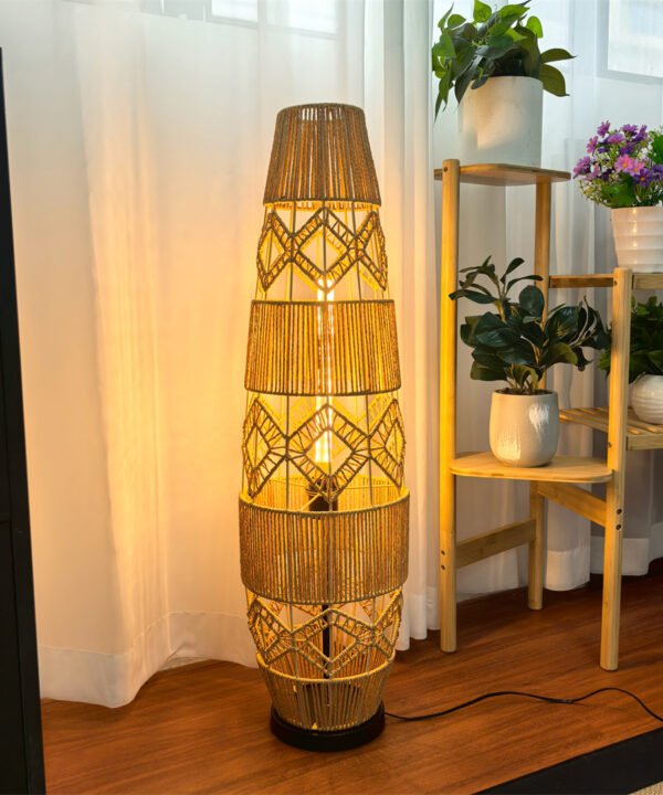 Lampadaire En Rotin Tressé